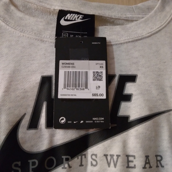 Nike Women's Heritage Colorblocked Sweatshirt - Picture 3 of 4